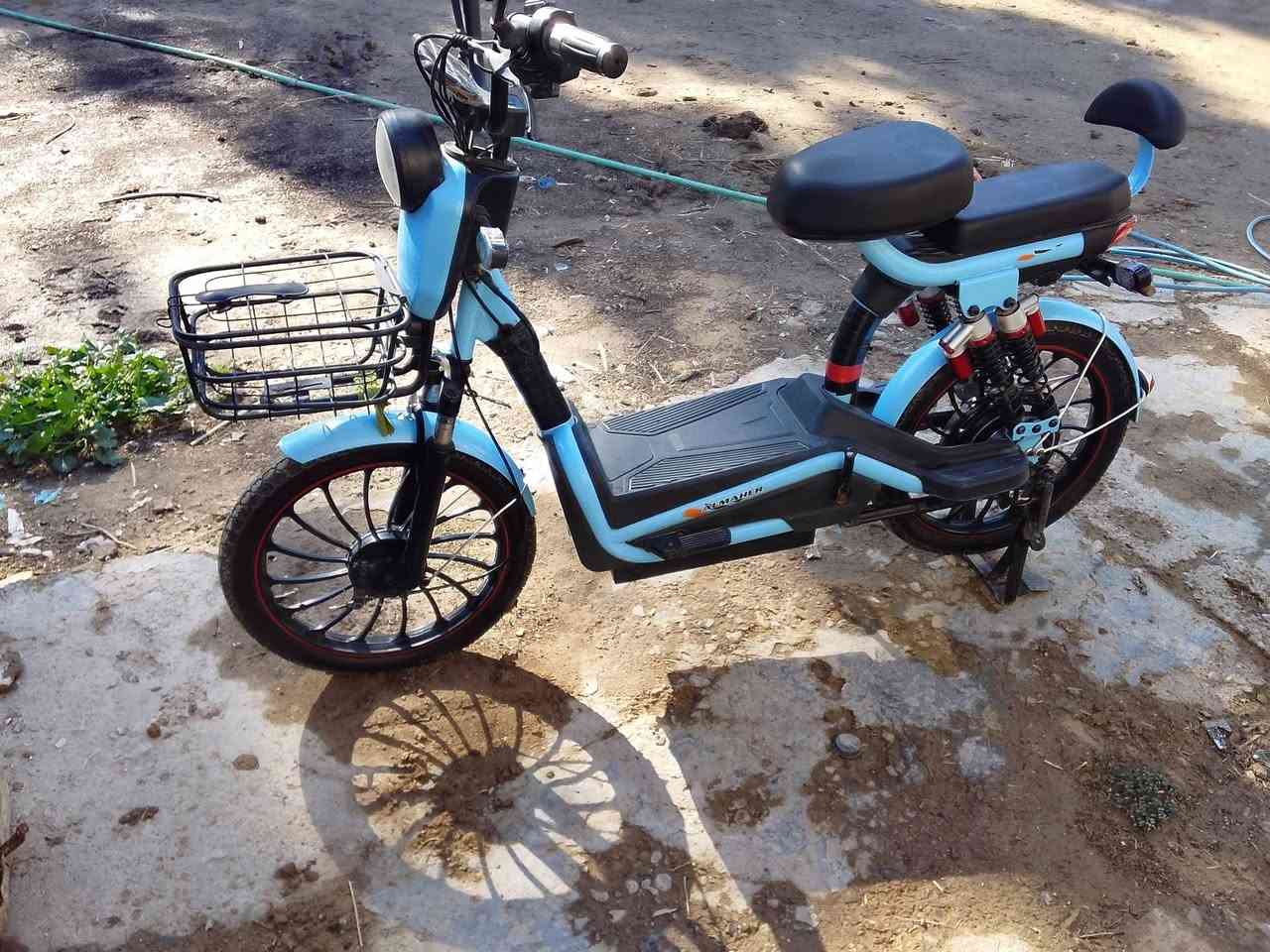 دراجه شحن للبيع سرعه 80 كيلومتر 4بطاريات و4 نمر 🐅 نظيفه وكله شغال قيم وخذ مكاني بسمايه ‏‪***********‬‏
