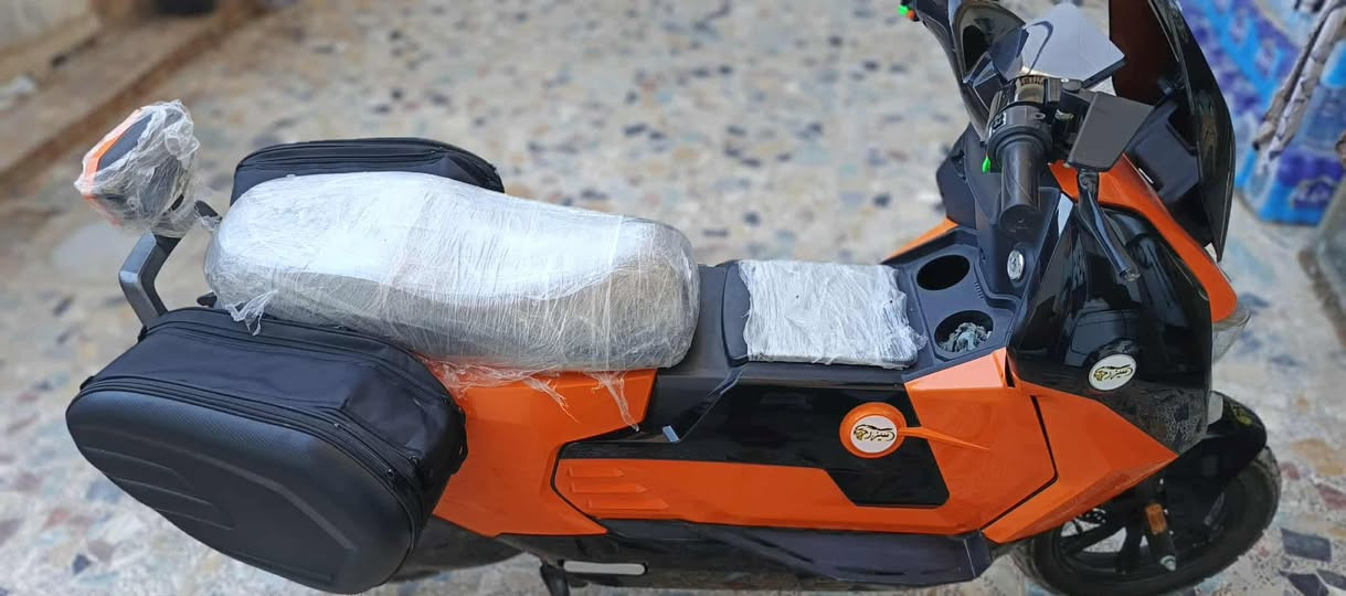 دراجه ليو سيزر معروفه شركه دايوان سيزر ملف 2000
بطاريه 50 أمبير 62 فولتيه الشحنة الوحده 90 كيلو وذا على سرعه الأولى تمشيك 120 كيلو وضمان مالتها سنه موجود من شركه سعر  مليون و500 وبيها مجال استفسار ***********
