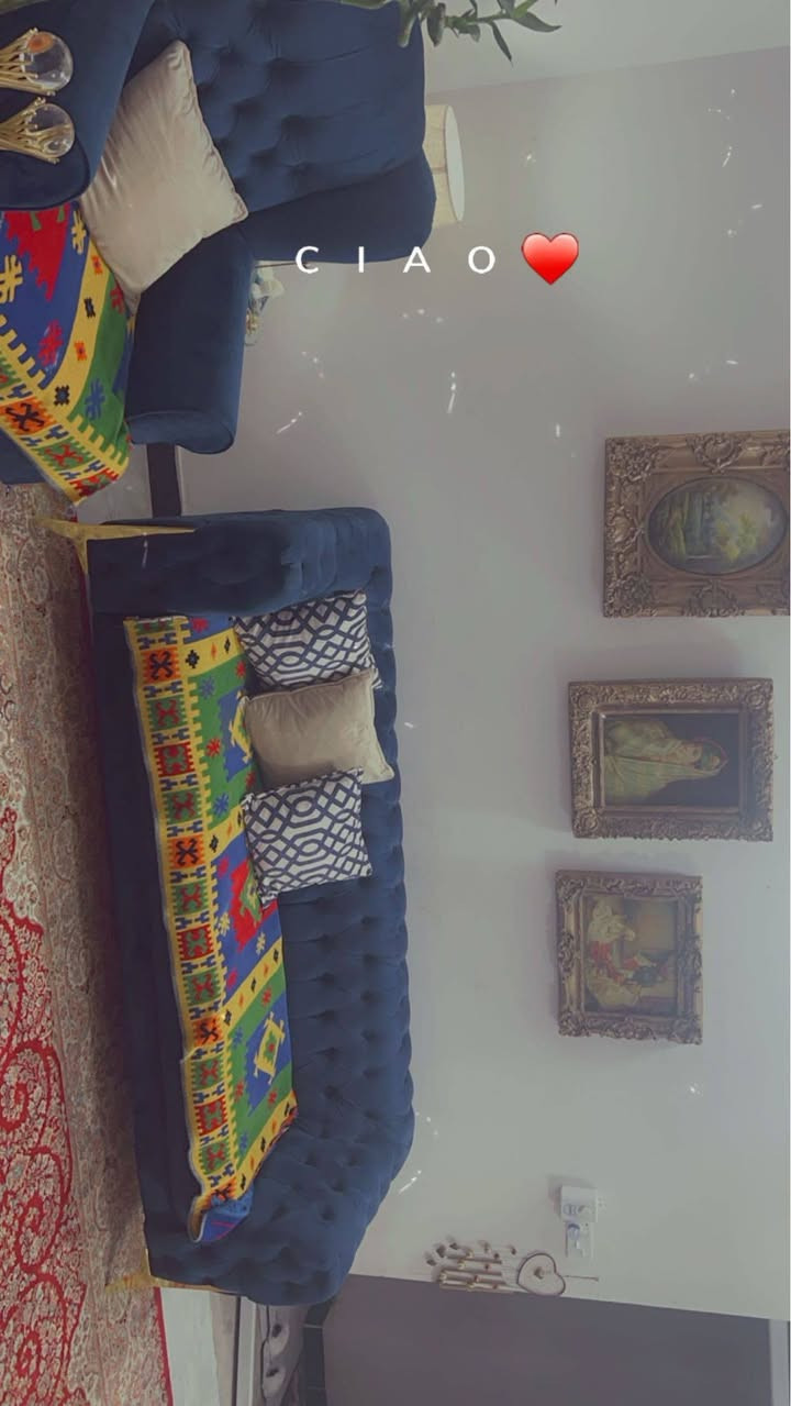 السلام عليكم عندي تخم للبيع يتكون من قنفتين وكرسيين وياه مفارش بي مكان حرك مال فحم  السعر 250 مكاني قرب اسواق حجي احمد
الرقم ***********
