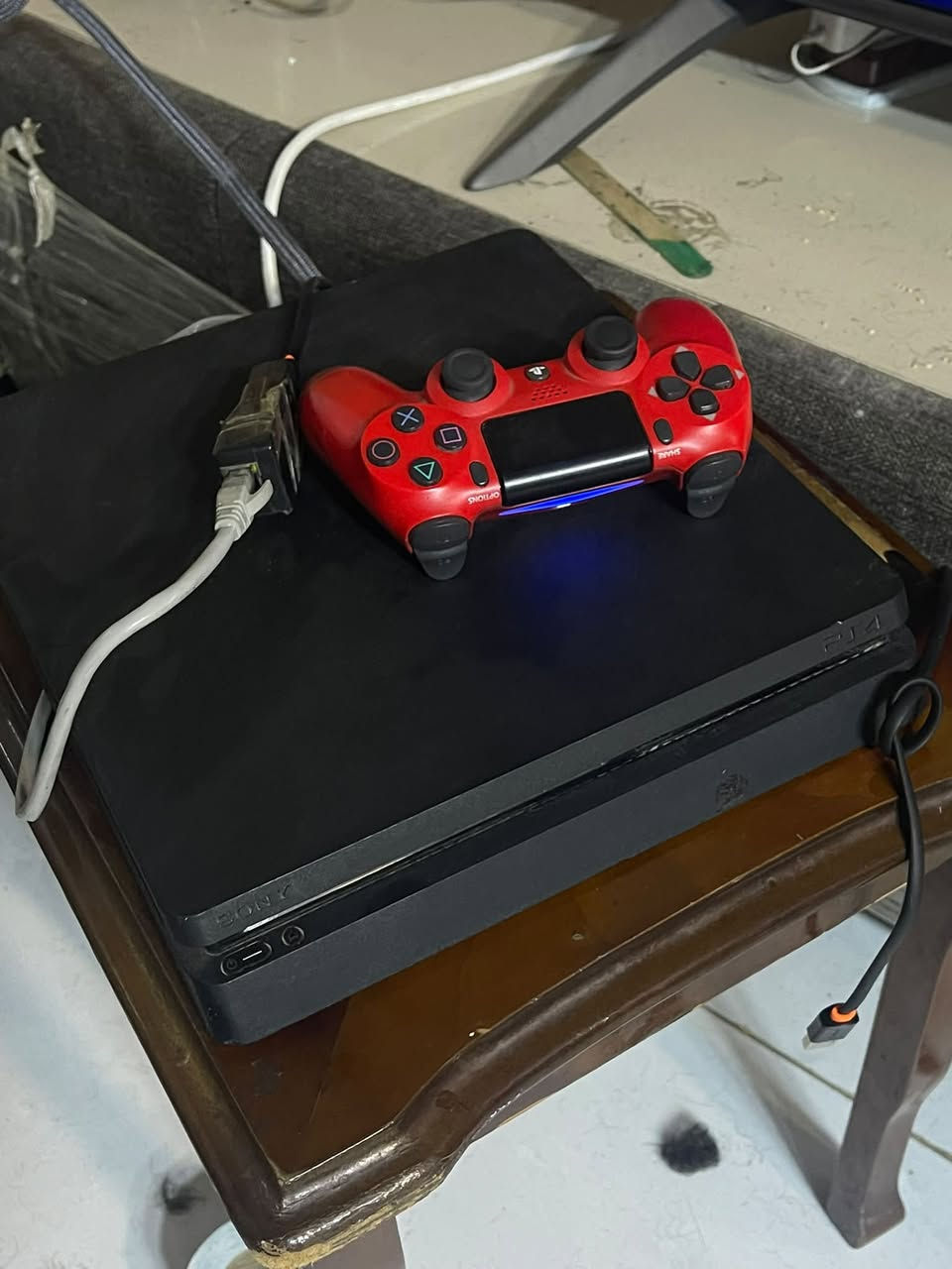 للبيع – PS4 Slim مهكر 🔥

الجهاز نظيف وشغال 100%، والأداء ممتاز وما بي أي مشكلة بالاستخدام.

✅ مهكر وجاهز للعب.
✅ استخدام شخصي ومحافظ عليه.

للمصداقية: مشغل الأقراص (السيدي) عطلان وما يقرأ الدسكات، لكن إذا تريده كجهاز مهكر فهذا الشي ما يأثر على اللعب نهائياً لهذا السبب أبيعه ب 220 
📍 المكان: (البلديات).
📩 الجاد بالشراء يراسلني خاص، وأجاوب على أي استفسار ***********5
