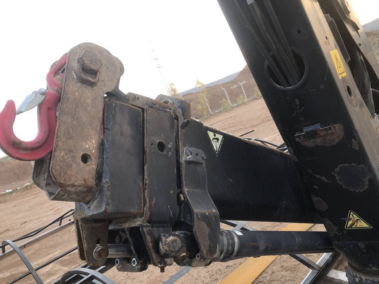 للبيع: كرين ياباني 4 طن وربع 🏗️
المواصفات:
• النوع: ياباني أصلي، حمولة 4 طن وربع.
• السلايدات: وصلتين (2 سلايد)، وحدة منهن يدوية تطلع بالإيد.
• الحالة: بي فطر (كشر) واحد ومصلح تصليح شركة درجة أولى.
• الفحص: الجكات والبدن وكل الأجزاء بشرط الفحص (بشرط بشر).
📍 الموقع: كركوك
💰 السعر: 38 ورقة ($3,800) وبي مجال بسيط للشراي.
للاستفسار وتفاصيل أكثر: [***********واتساب] 📞
