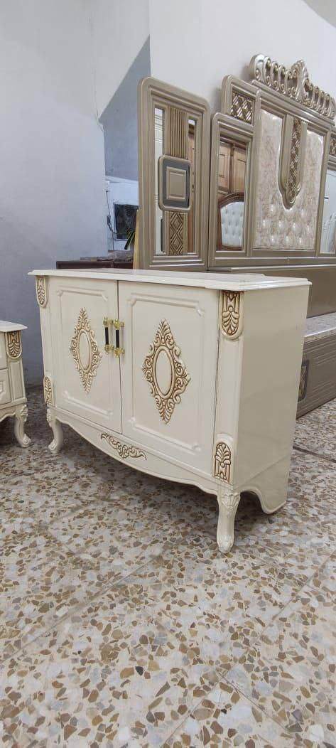 موديل القيثارة 
جاهز للحجز والتوصيل المباشر 
نجاره عراقيه ضمن الدرجى الاولى 
غرفه 6ابواب ملحق داخلي 
تتميز بالون الاوف
 وايت والتعتيق العسلي 
قياسات الكنتور
عرض الكنتور ٣امتار و٣٠ سم
ارتفاعه مترين و٦٠ سم 
عرض الزاويه ١١٠ بارتفاع الكنتور
المجرات حفر بالخشب
الصوميه ١٨٠ في مترتين 
الوجه بلوك انديف 11ملم
الداخل صاج طبيعي 4ملم 

السعر مليونين و٦٥٠


**إذا كنت صاحب هذا الإعلان وتريد حذفه لأي سبب، رجاءا أرسل رسالة إلى الدعم الفني**