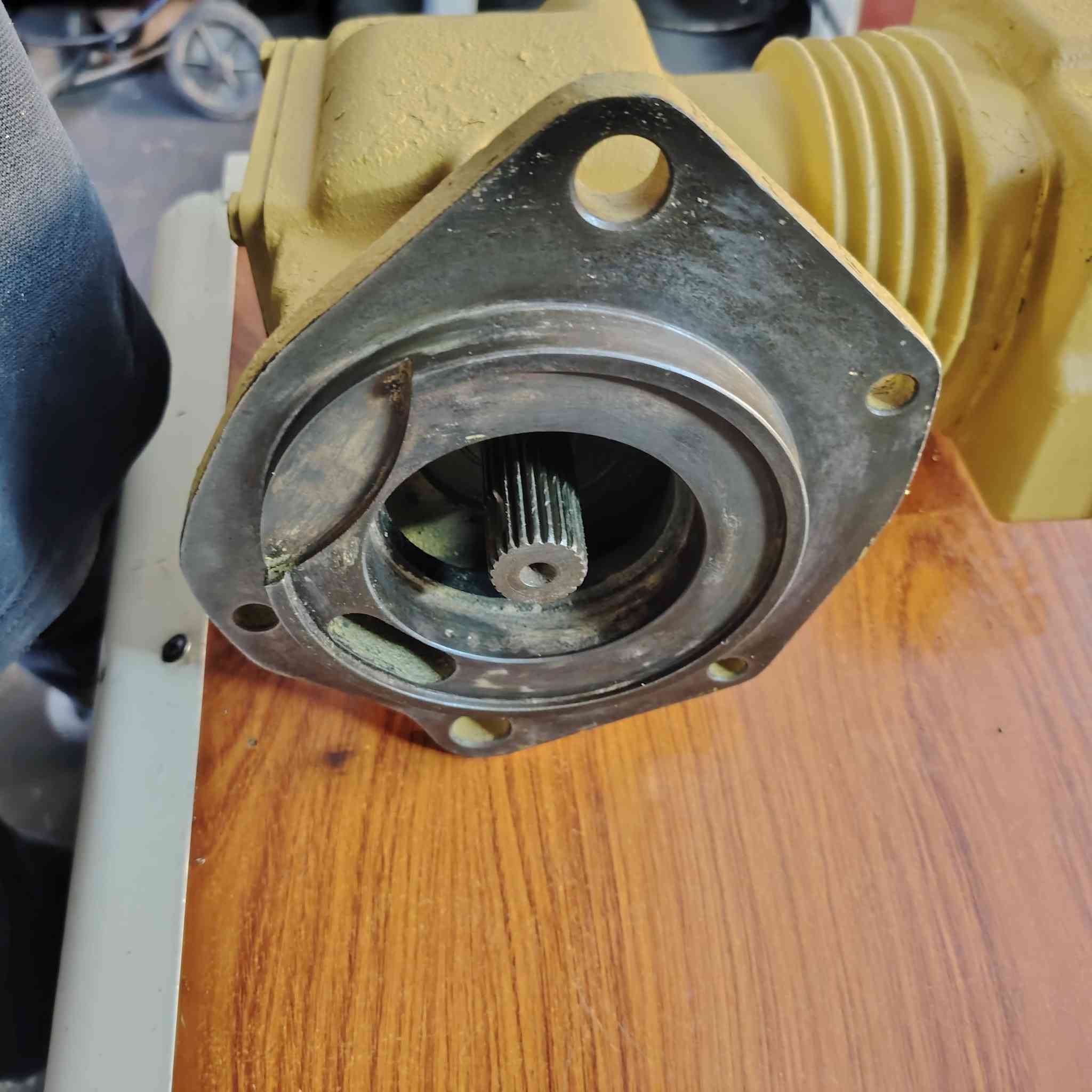 للبيع تاروسة كريدر G12 ***********
