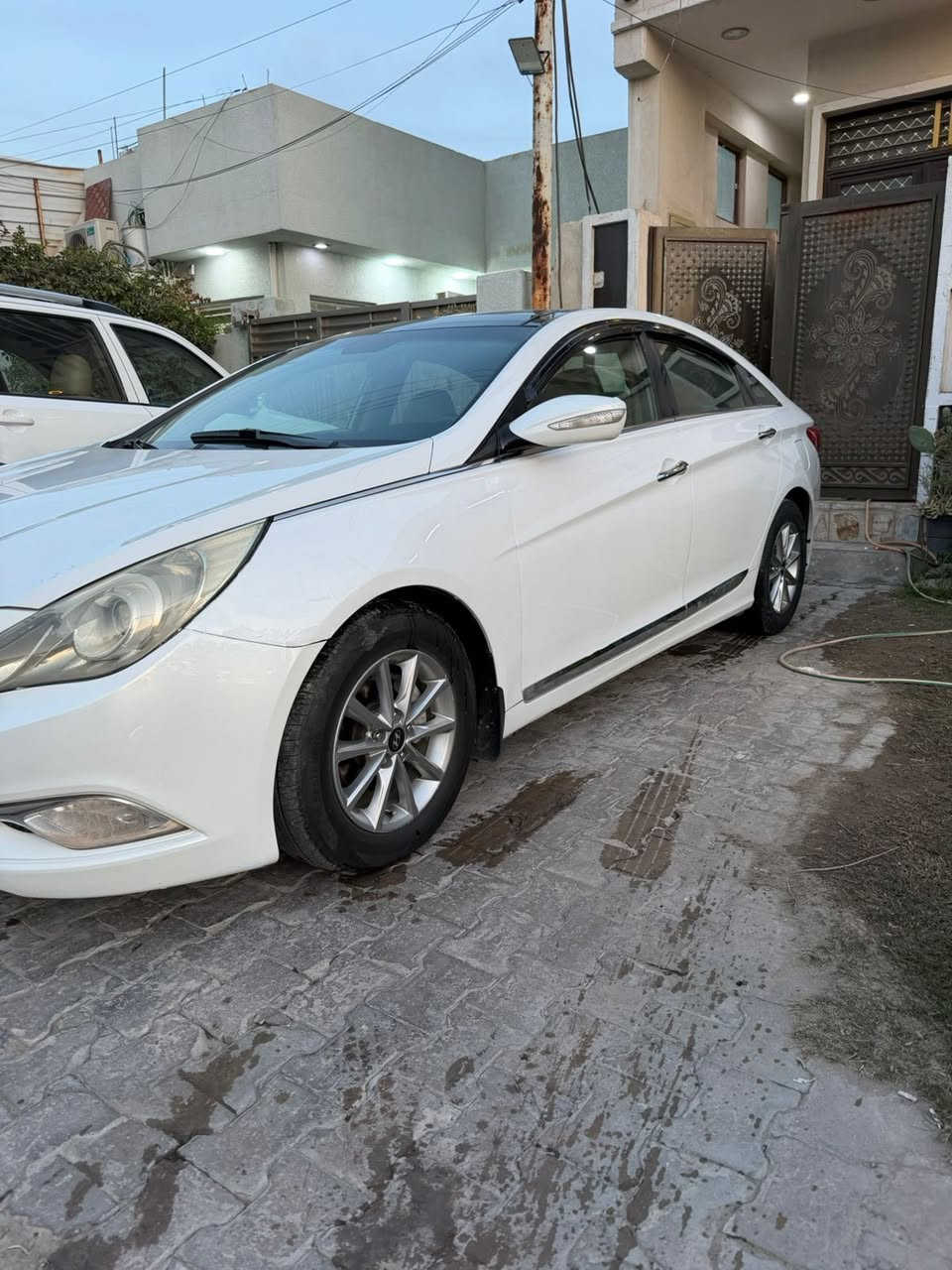 السلام عليكم
سوناتا ٢٠١١ شركه العامه كفاله
بيه بس بنيد صبغ بدون دواخل
فول مواصفات بصمه كير ومكينه جدد مامفتوحات
السعر 117
مكاني سيدية حي العلام 
***********
