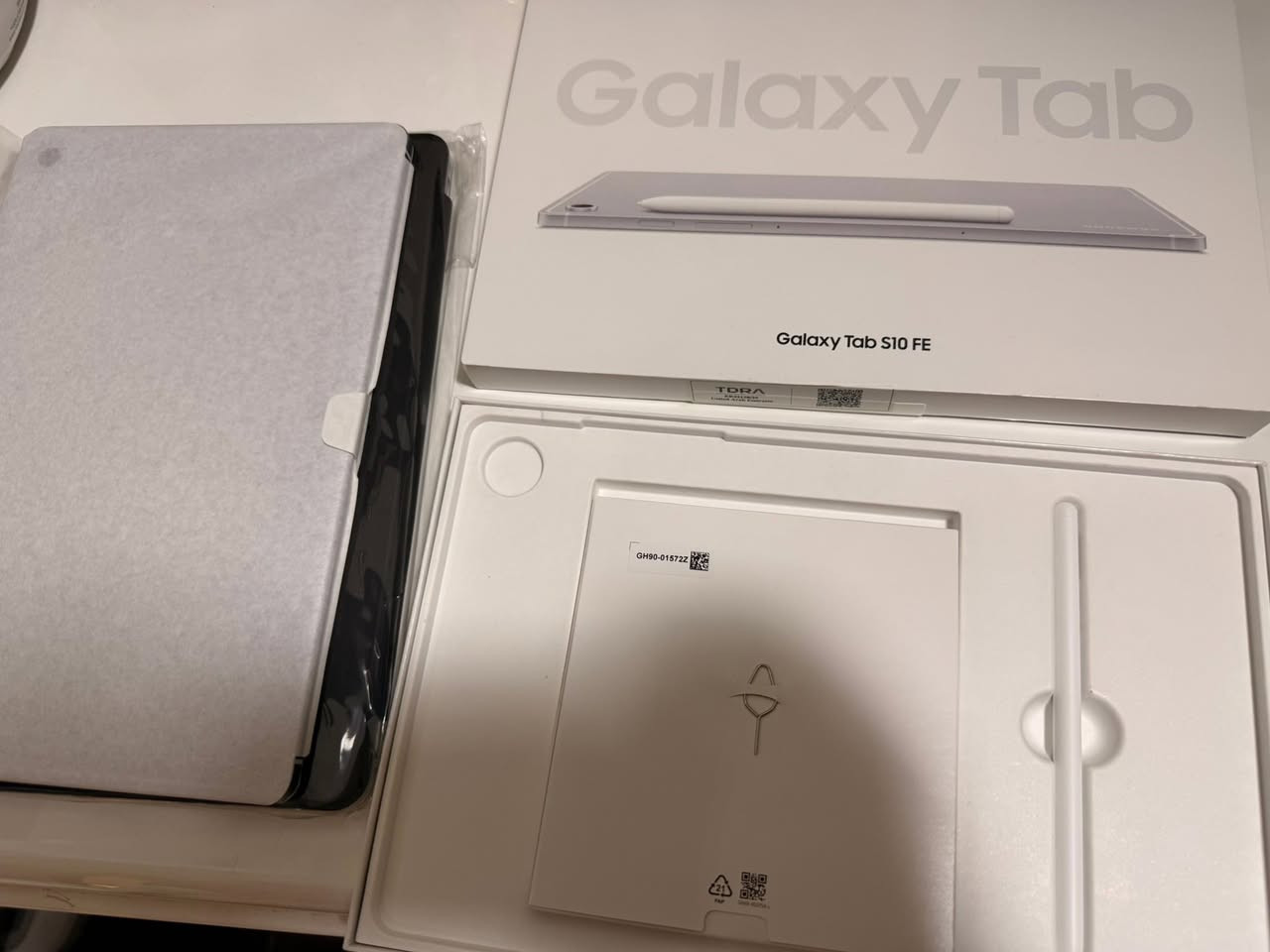 تابلت سامسونج  Galaxy Tab S10 FE WiFi.
اللون: فضي (Silver)
المساحة: 128 جيجا / 8 رام.
الحالة: كسر زيرو، لم يستخدم نهائياً، الجهاز بكل لزقاته والكرتونة كاملة بكل مشتملاتها
هدية مع الجهاز جراب حماية لسه جديد.


**إذا كنت صاحب هذا الإعلان وتريد حذفه لأي سبب، رجاءا أرسل رسالة إلى الدعم الفني**