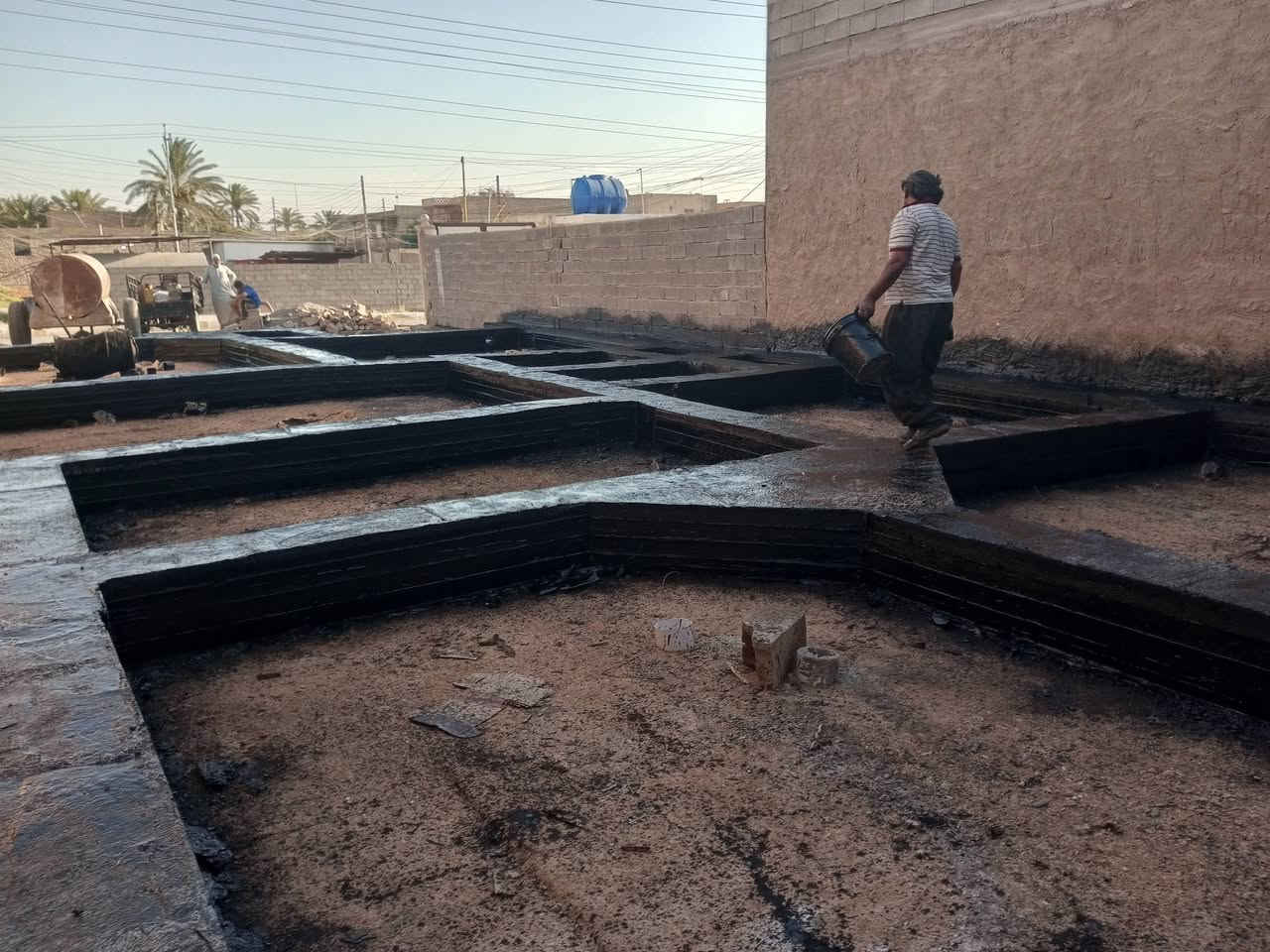 مستعدون لتقير السطوح وتزفيت الأساس عن الرطوبه ***********
