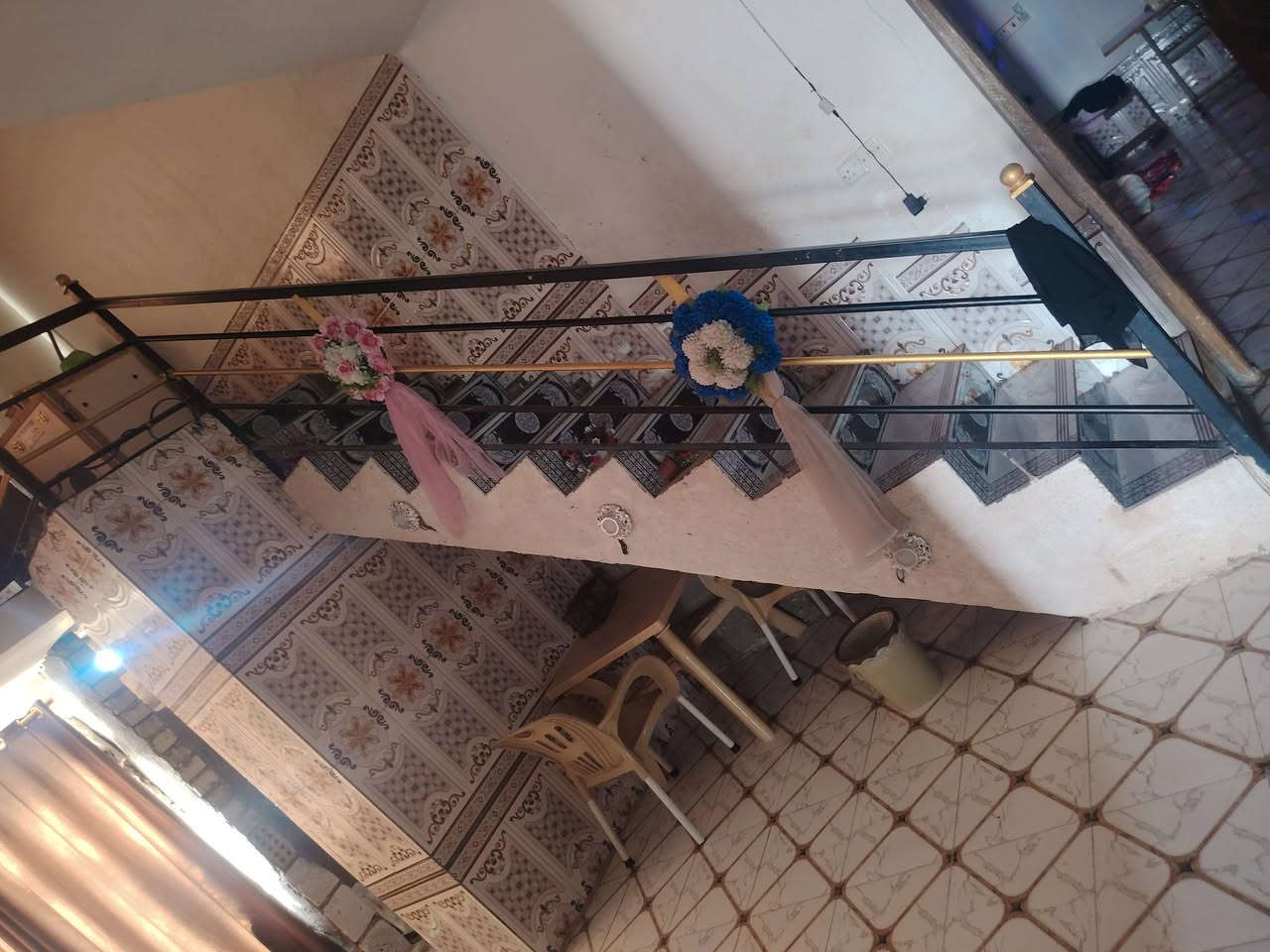 بيت للبيع الهاشمية حي أنصاف طابو زراعي بسمي سند ٢٥مساحه أكثر من ألف متر يحتوي عله ثلاث غرف نوم وهول ومطبخ معه حديقتين منفصلات حديقه المضيف وحد وحديقه البيت وحد معه حقل حلال معه محمية البناء جيد جدا تفاصيل أكثر اتصل ***********
