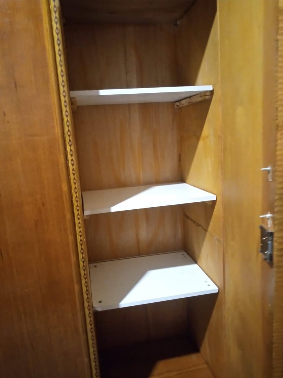 كنتور اربع بيبان ٦ الرفوف مع تعاليك موضحه بالصور  نضافه شكل انته تقيم سعر مع شد ٢٢٥  بيه مجال لشراي اكو توصيل عنواني كربلاء حي عامل منطقه ثانيه رقمي ***********
