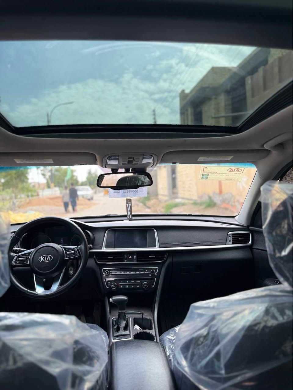 كيا اوبتيما وراد امريكي 2019 رقم بغداد تحويل ثاني يوم فول مواصفات كشن كهرباء بانوراما 3 وضعيات قياده اشاير بالمرايه 
حساس امامي حساس خلفي كاميرا دواره السياره جاهزه الاخير حبايه مابيها نقص مكينه وكير وحداديه وتخم تاير كفاله ماشيه 80 الف 
مكاني ذي قار قلعه سكر 
السعر 127 وبيها مجال حك جيه
التواصل والاستفسار 
*********** الحنينية, الجنوبية
