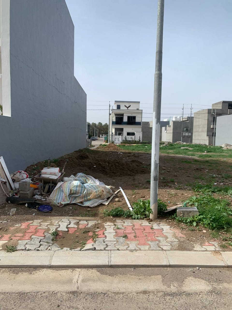 كاع للبيع خلف مسبح مرواري سعر 24بي مجال هاتف ***********
