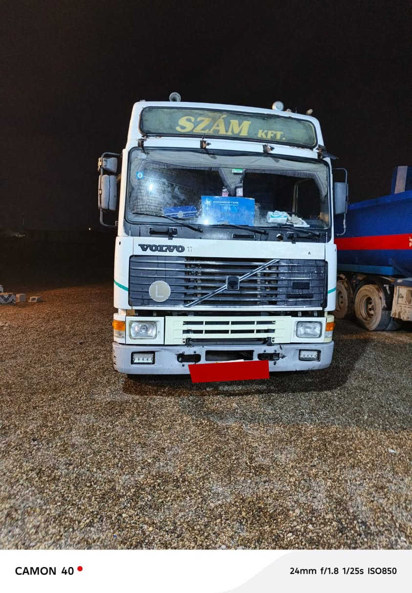 سيارة فالفو 12F سياره نظيفه مابيه شي سياره مابيه لا صبغ لا حادث بس سياره مابيهه أرقام
رقم. ***********
