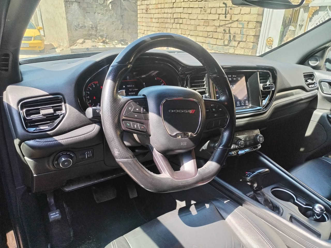 السلام عليكم دوج دورنكو ٢٢ اسود أمريكي بيهه حادث مبدل جاملق وبنيد محرك ٦سلندر معروف مواصفات الدورنكو عده الفتحة معروضة ٢٥٠ وبيهه مجال للاستفسار ***********
