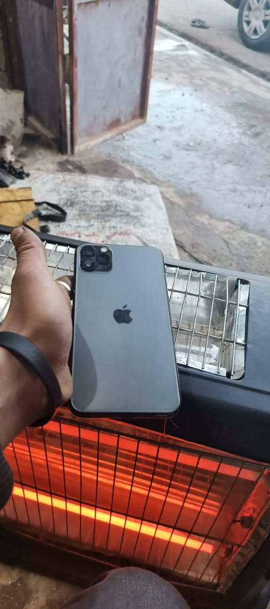 السلام عليكم إيفون 11برو ماكس نضافه فول ما مفتوح شرط ضد ((الماء)) البطارية 86 مراوس بموطور ويرهم بيع
الرقم***********
