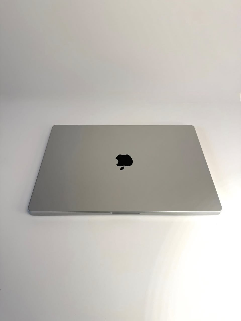 Macbook pro M2 pro
512 GB Hard
16 GB Ram
Battery 95%
Cycle 40
16,2 inch
Sliver 
الملحقات فقط شاحن نظافه 100% للتواصل 
***********
