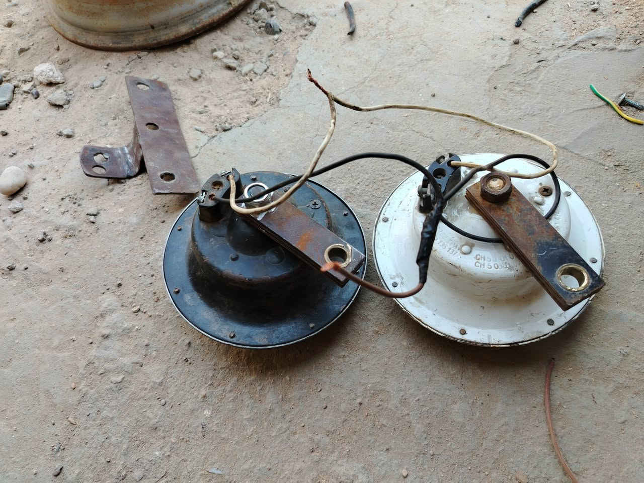 سلام عليكم اريد ابيع هورن بوش أمريكي ايراني البيع سعرهن ١٥٠ بيهن مجال مكاني نجف يم صيطره القايش يم مدرسه شمس الشموس *********** يرادله تصليح  بس واحد
