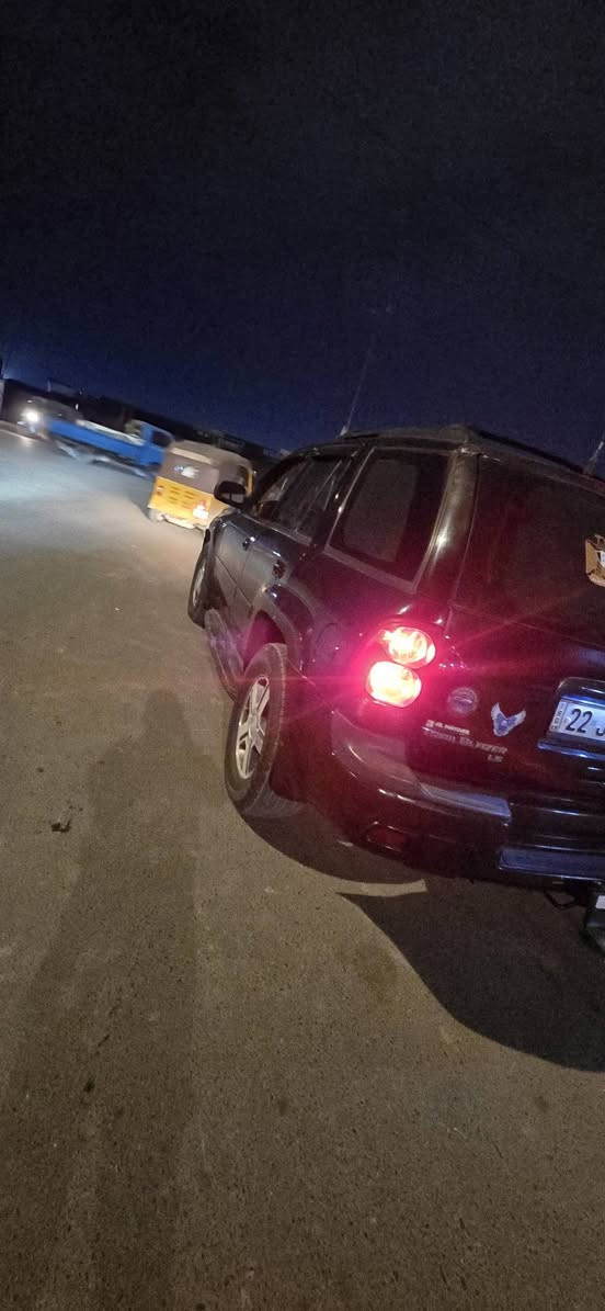 السلام عليكم بلايزر 2005 سياره جاهزه من كل شيء رقم اربيل عندي وكاله راعيه  موجود باربيل تريد وكاله تريد تحويل سياره تقوم تاير كهربائيات جير مكينه بلادي قبق اسود كلها جاهزه السياره وشغاله، اريد مراوس بسياره عاليه ***********
