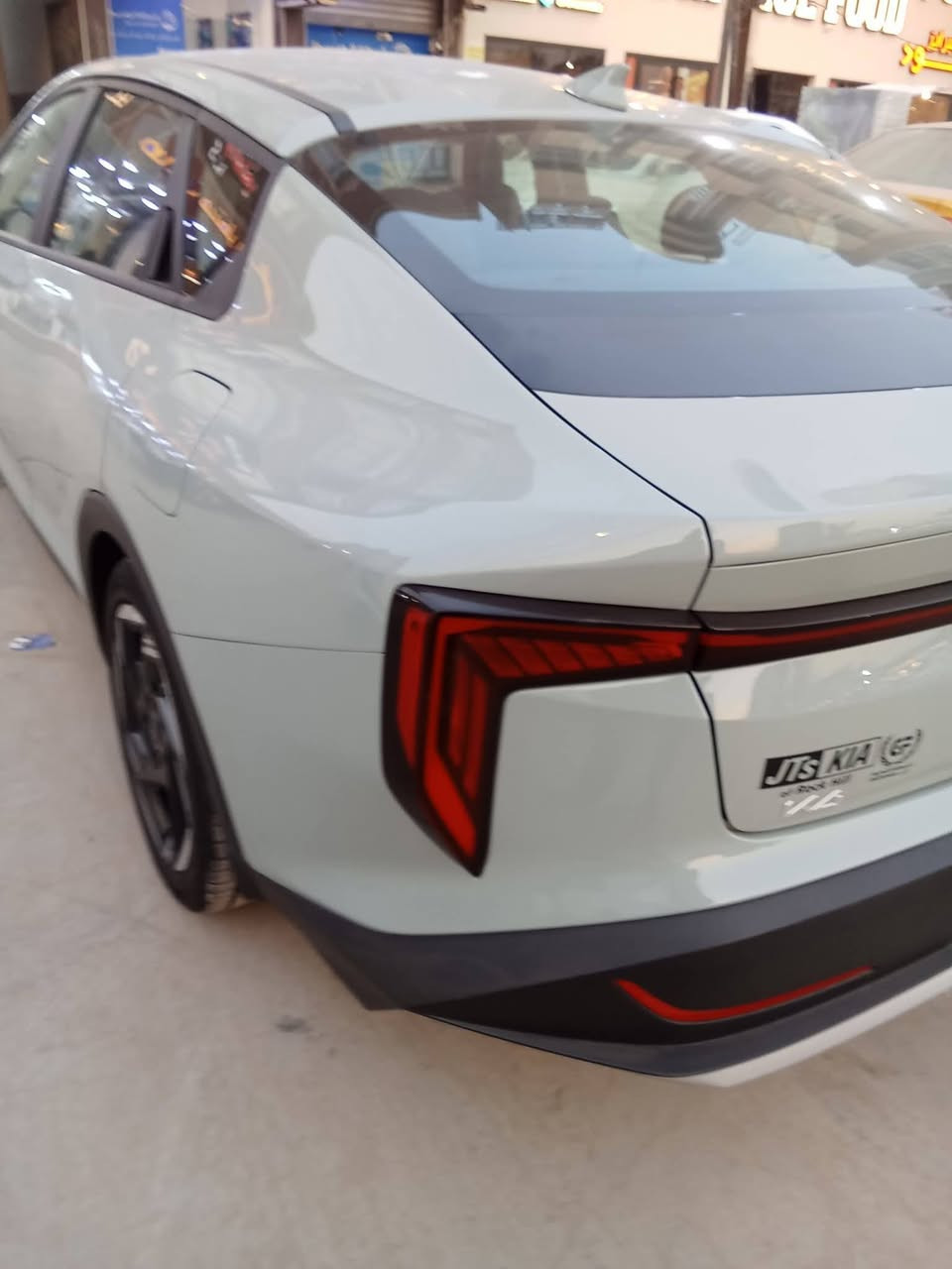 سلام عليكم عندي كي 4 مديل 2025  لون سمنتي مكنه دوش 2000 بيع أو مراوس مراوس فورتي انتره  السياره حادثهة بس جاملق ومثله راجع فقط نص فول رقم بغداد بسمي***********
