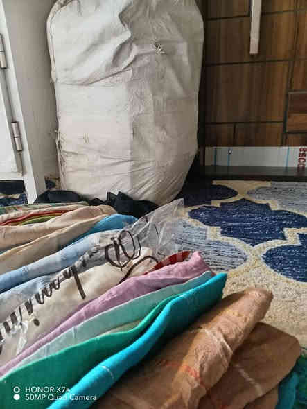 سلام عليكم شالات نسائية للبيع الواحد ب500دينار عندي 100قطعة غير مستعمل مكاني بغداد  الحسينية للاستفسار خاص او *********** بي واتساب.
