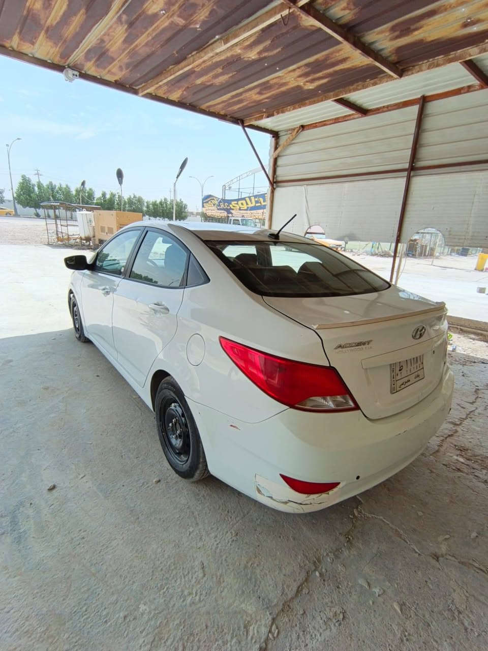 السلام عليكم.
اكسنت 2015 وارد امريكي
محرك 1600cc gdi
ماشيه 130 
سياره جاهزه محرك كير حداديه تخم تاير الف دينار مذب عليهن فقط دعامياتها تعبانات
بيها صبغ جاملغ وبنيد وجاملغ خلفي
بيها تصليح بلغد الامامي الايمن جهة الحادث
سنويه ل ٢٠٢٨
مكاني حله شارع 80 مقابل نزلة الساده ابو خطه
سعر 78 وبيها مجال بسيط
م***********
