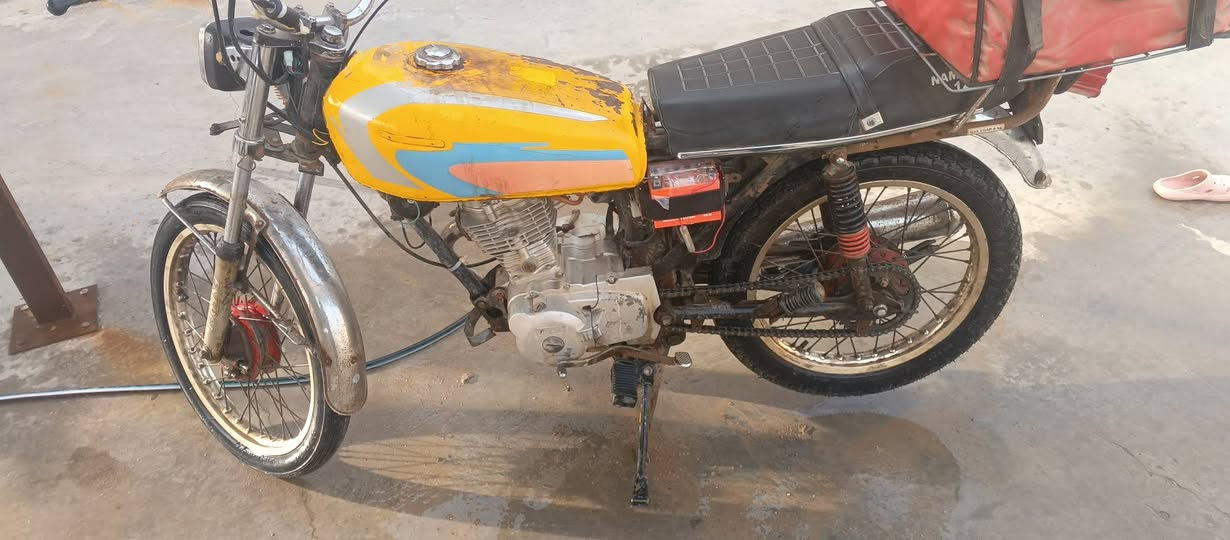 مرخصت لادمن دراجه ايرانيه نضيفه سعر 850وبيه مجال حك الجيه اوراق اصوليه محرك نضيف مكان ابو الخصيب ***********
