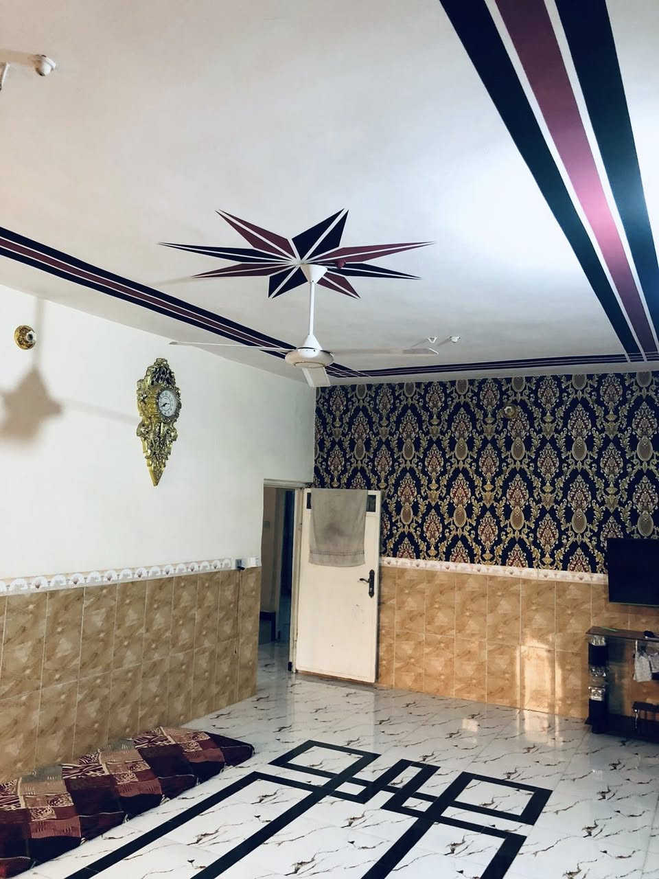 بيت للبيع زراعي مساحه 300يحتوي عل غرفتين نوم صاله صغيره مطبخ أستقبال صحيات خارجيه داخليه جاهز سيرايمك رظيه جدران  العنوان سايد الواحد  تقاطع النهروان منطقه الخنساء 
غير متواجد عل فيس 

لاتصال ***********
واتساب ***********
