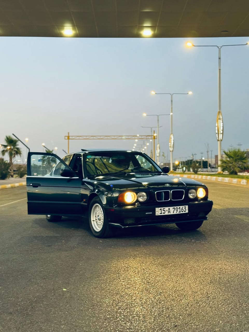 السلام عليكم
بي ام 525 لون زيتوني انبار)
مسكر فانوس 
فتحه سقف
كشانة جلد 
دبل ايرباك 
ارضية جلد
كهربائيات كاملة من كلشي 
جام اوتو 
مصبوغة عام جمالية مابيها لا معجون ولا خياس 
السياره جاهزة من تبريد تدفئة كهربائيات
الكير خير من الله 
السياره بيها صوت بالمكينه خفيف كلش
السياره بأسمي تحويل ثاني يوم رقم انكليزي 
مكان السياره الفلوجه
***********
السعر (68$) وبيا مجال
