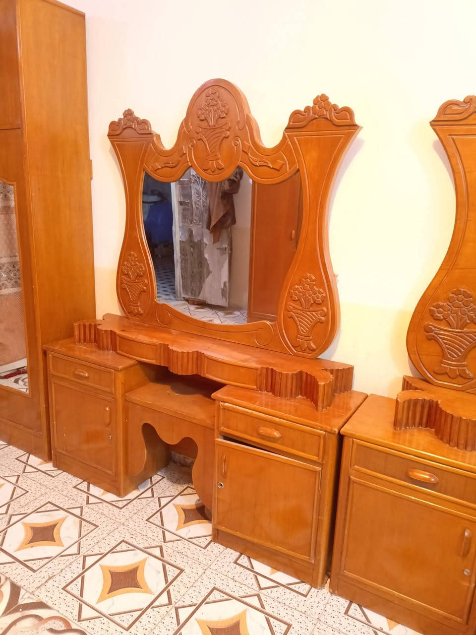 غرفه مستعمله 6️⃣ ابواب طابقين تسكام صاج داخل وخارج
زاويه طابقين كنتوريه نضيفه وجاهزه ***********
