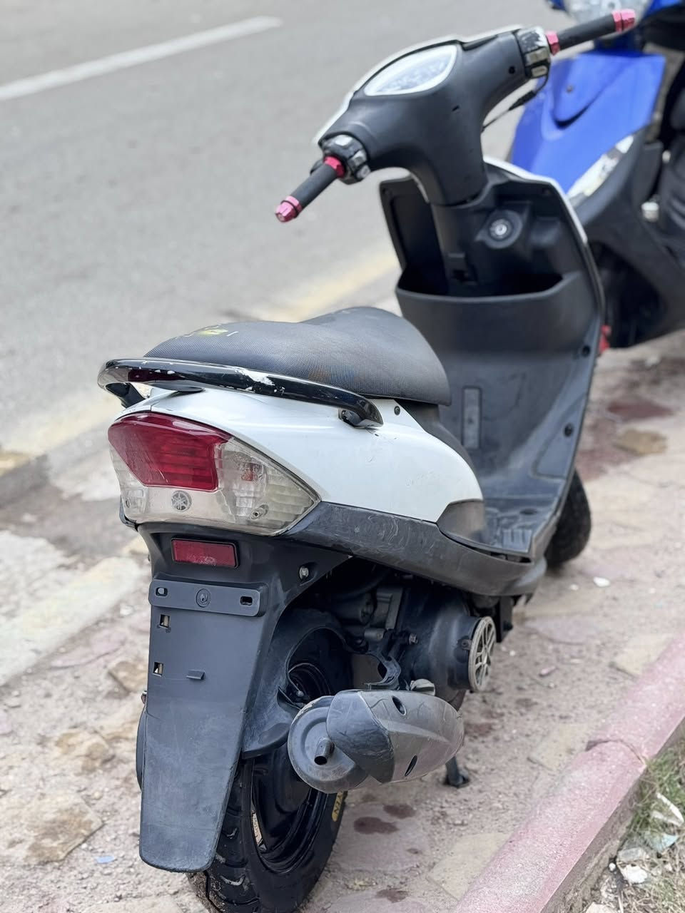 ماكس عدلة
نزلت من الرمبة صارلها شهر ونص 
مماشية هواي
بلادية من البجم للبجم 
اكفلها الك كفالة عامة شكد متريد مدة
الدراجة مطابة لأي فيتر 
واذا تريد اخذها افحصها على راحتك
يدات السكليتر الكرزيات بلاديات ومختمات
اي تجاري مابيها نهائياً 
سعرها 850 وبيها مجال
متواجد واتساب فقط ✅
***********
