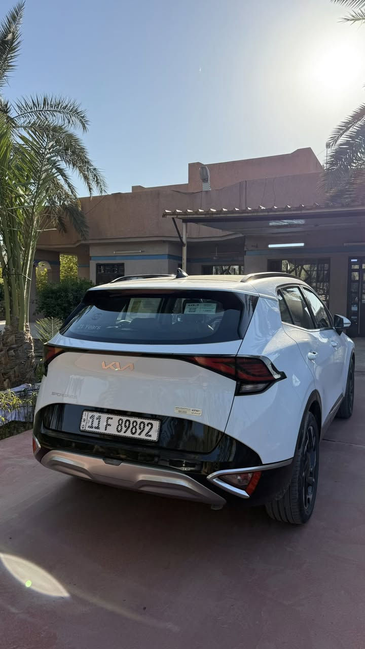 السلام عليكم
سبورتج 2025 ماشيه 1600 كيلو فقط وكاله الدولية معاها ١٢ تبديله دهن مجانية فول للاخير تدفئه كشنات وستيرن وبانوراما 
***********
