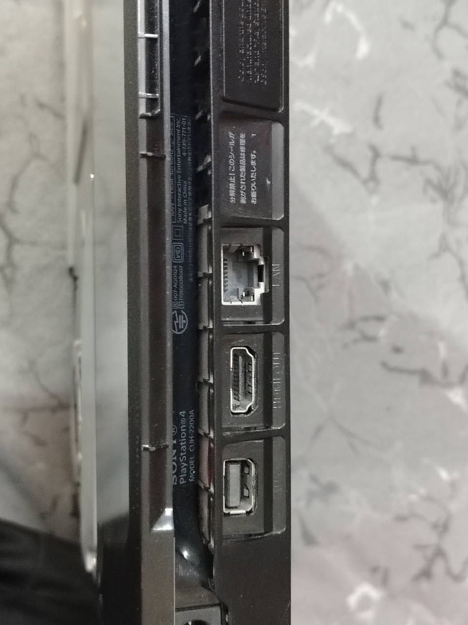 بلي فور 4 للبيع الجهاز كلش نضيف يجي ويا لعبتين گود اوف فور وا GTAV او يجي ويا يدتين وا كيبل HD جديد وال كارتونةوال شاحنة مال يدات السعر 300او بي مجال التواصل على الرقم ***********
