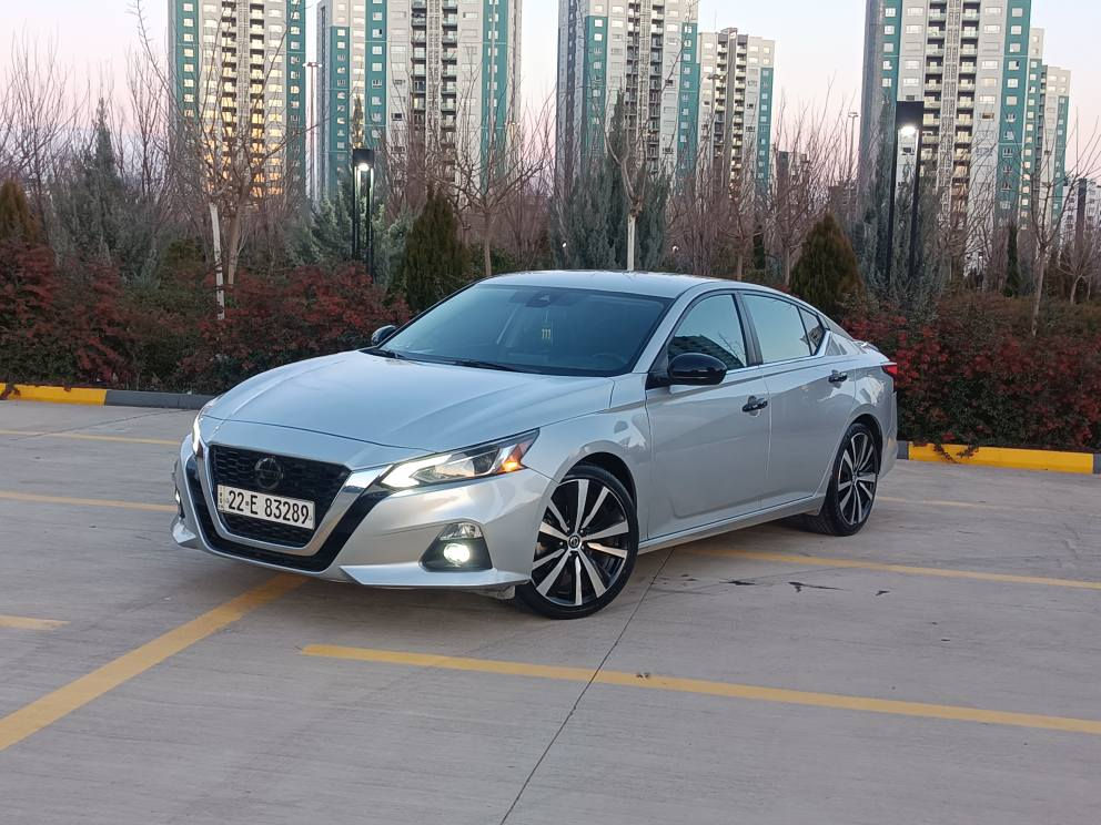 ALTIMA. 2022 SR    ***********
مواسەفاتی ئێس ئاڕ فول مواسەفات سڵایت نیە 
گێڕو مەکینەی بەشەرت برخوی بانەدراوە 
57هەزاری هەقیقی ڕۆشتوە 
گێڕ لەسوکان شاشە گەورە کامێرا بیلات سپۆڕت 
سوکان فۆلویم تەعدیل سورعە 
ڕاداری لاتەنیشت ڕاداری بێشو دوا 360پلە ڕادار
گوشن جلدی تەقەڵ سور گوشن کارەبا 
تایەو ویلی لۆکە بیلات سپۆڕتە حەجمی 19
سەنەوی و ڕەقەمی تازەیە تاکو 2029
یەک بارجە بۆیاخە تەنها بۆنید قرجیکی هەیە 
یج بارجەیەکی تری نەکراوەتەوە 
یج بارجەیەکی تری نەگۆڕاوە تەنها بۆنیدبۆیاخە
ناونیشان سلیمانی گەڕەکی ڕاپەڕین 
*********** السليمانية, العراق
