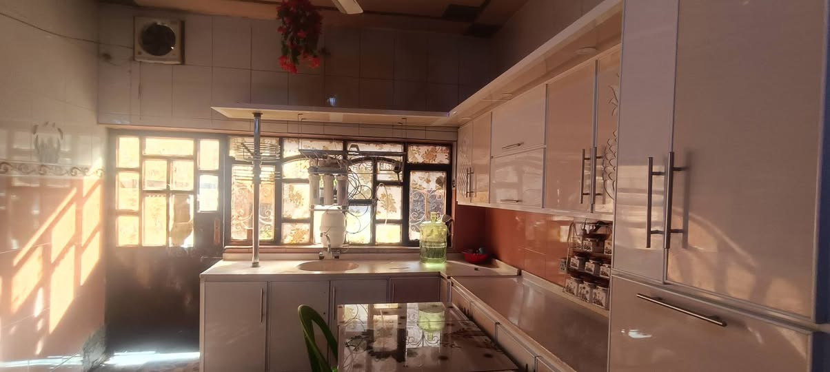 اعيد النشر بسبب الوعود الكاذبةة
#بيت_160_مسلح_طابقين_للبيع #قطاع_12
#يحتوي_ع_غرف #عدد_4 
#استقبال  #مطبخ_بارد_وحار
#حوش_كبير_و3_حمامات
 #مطل_ع_اربع_شوارع_فرعية
#قرب_مدرسة_النزاهة 
#قرب_شارع_60
#السعر_210_وبيهة_مجال_للشراي
#المراجعة_مع_صاحب_الدار_***********
