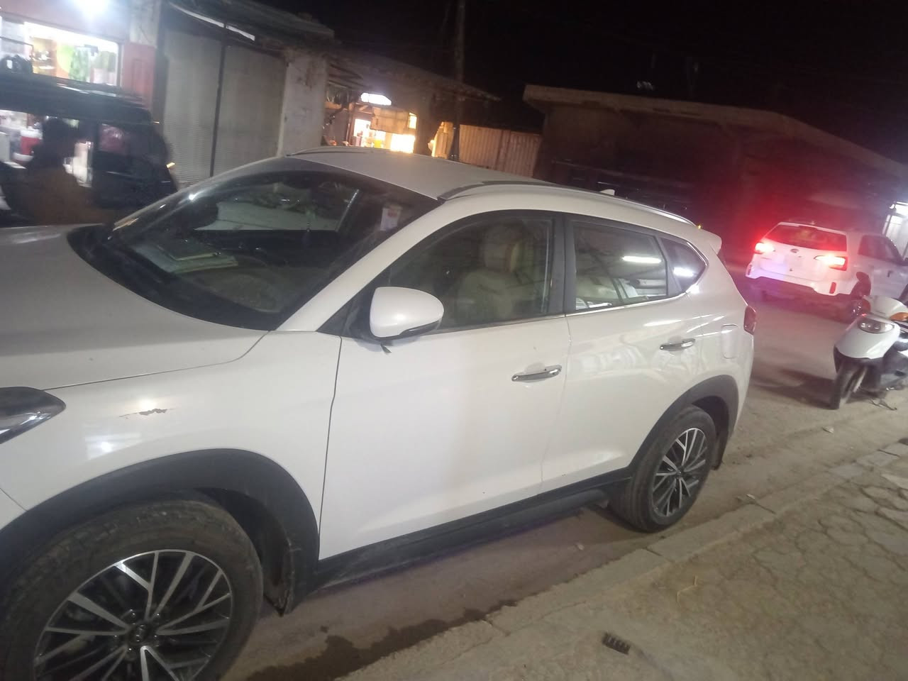 توسان ٢٠٢٠ مكفوله من البارد والصبغ ماشيه ١٧٥٠٠٠ فول عدا البانوراما خليجي بسمي شرط التحويل السعر ١٧٥ وبيها محال بسيط للاتصال ***********
