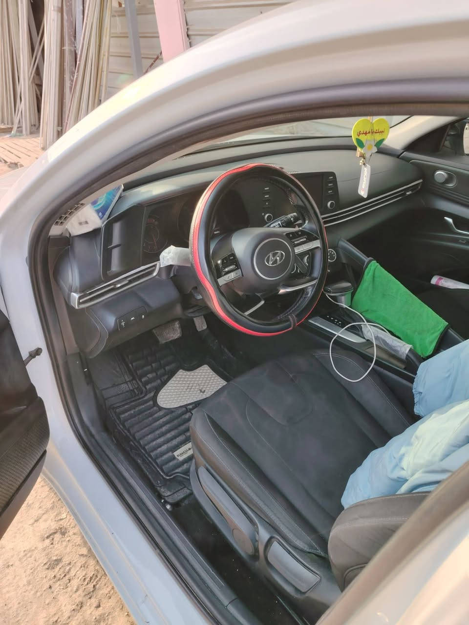 سلام عليكم ،،النتره 21 وارد امريكي
مكينه 2000،،،، ماشيه 78،،سياره جديده خير من الله مفوله
خابر وبخدمتك ***********
