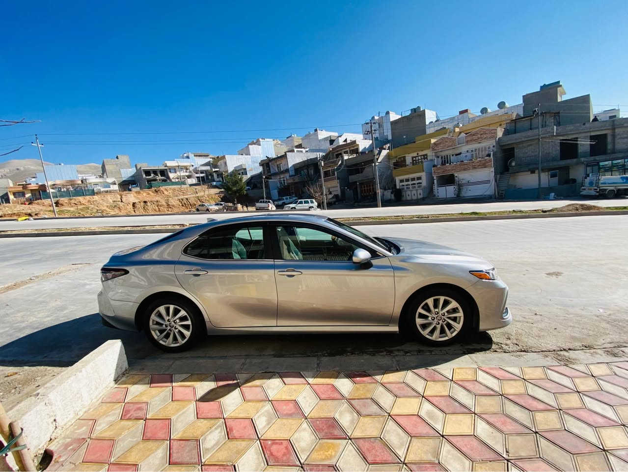 Camry 2022 le رەنگی سلڤەر پیش و پشتی کەپسە بۆیاخ دوو درگای سەیەق وچەمەلەخی سەیەق بۆیاخە ئیرباگی نەتەقیوە 
رۆشتنی KM46000

***********
*********** السليمانية, العراق
