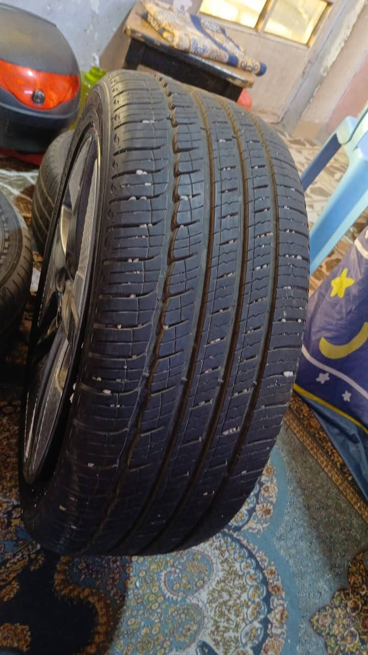 السلام عليكم
تخم ويالة اصلية مال هونداي مع تايرات حجم 17 التايرات نضاف بيهن تاير واحد نضافة ٧٠٪؜ 
السعر ٦٠٠ الف وبيهن مجال 
***********
