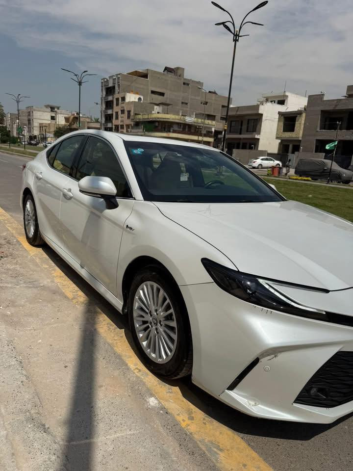 السلام عليكم
كامري 2025 عبداللطيف 
ماشيه 32 الف 
سياره جديده مكفوله 
سعر 260 بيه مجال بسيطه 
سياره بغداد 
***********
