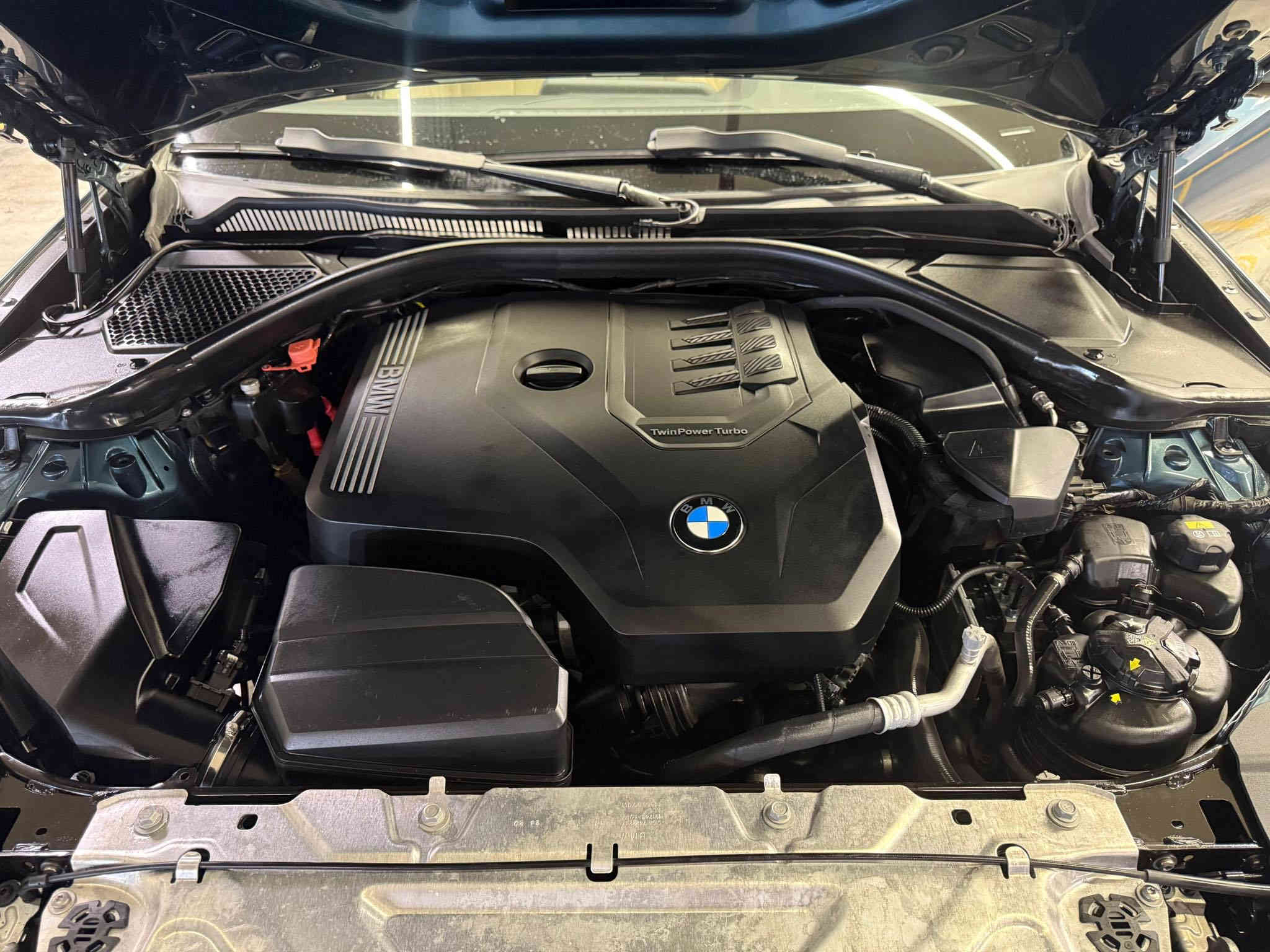 ‏Bmw 330i xdrive 2020 ( مكانهة بغدادد) 

مواصفات 330i xdrive معروفه فول بس مابي داتاشو و كيج الكتروني باقيات فول 

وارد امريكى 
حادثهة بس كلير باب السائق من امريكا عدا كلشي مكفول بالسيارة  موضح بالصور هم 
دعامي لدعاميه بشرط 
كير محرك كهربائيات بشرط
ماشية فقط90 الف كيلومتر حقيقي

سعر/ 238 بي مجال بسيط 
مكان سياره / بغداد 

***********
