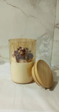 شمعة نباتية • بدون دخان • بعطر لافندر