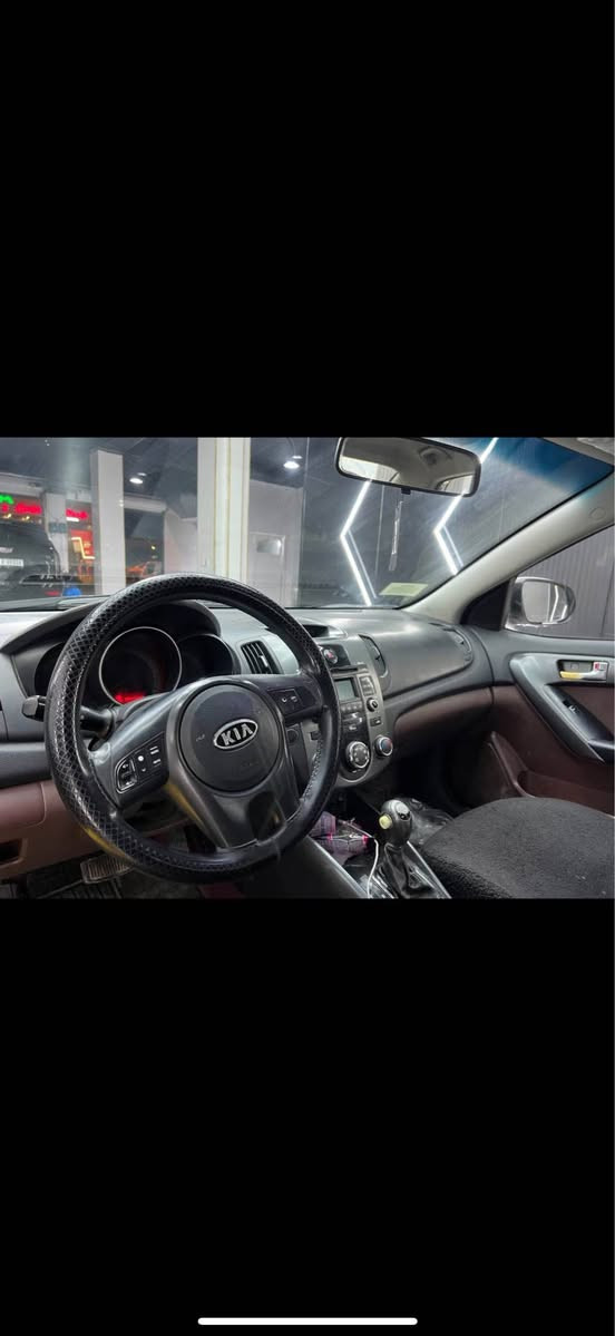 کیا سیراتۆ  kia Cerato   
مۆدیل ٢٠١٢ گیر  رەقەم و سەنەوی نوێیی یەک دینار مەسرەفی تێدا نیە گێر و مەکینەی بەشەر بێ تەقە و رەقە ١ پارچەو پەلەیەکی بۆیاغە  نرخی ٩٤ گەلایە  
ژم*********** كويسينجاك, أربيل
