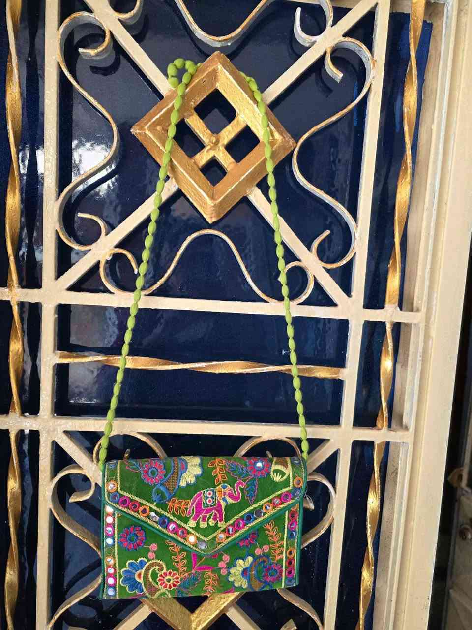 سلام عليكم حقائب ب اسعار جدا مناسبه والي ياخذ اكثر من قطعه اقلل سعر مكتن حي الجوادين اغلبها جديده


**إذا كنت صاحب هذا الإعلان وتريد حذفه لأي سبب، رجاءا أرسل رسالة إلى الدعم الفني**