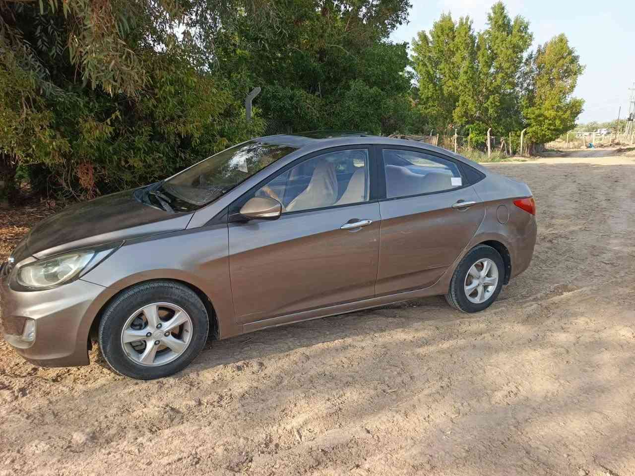 سلام عليكم للبيع اكسنت موديل 2014 خليجي مكينه 1600رقم قادسيه تحويل مباشر سنويه جديده سياره جاهزه كير ومكينه عل شرط تخم تاير جديد حداديه كله جديد سياره مابيه نقص جاهزه سياره بيه صبغ 3 قطع بدون ضربه وبدون فتح اثر جراد صور قبل اصبغ موجوده الاستفسار اكثر***********مكاني ديوانية دغاره سعر ٧٩ وبيه مجال
