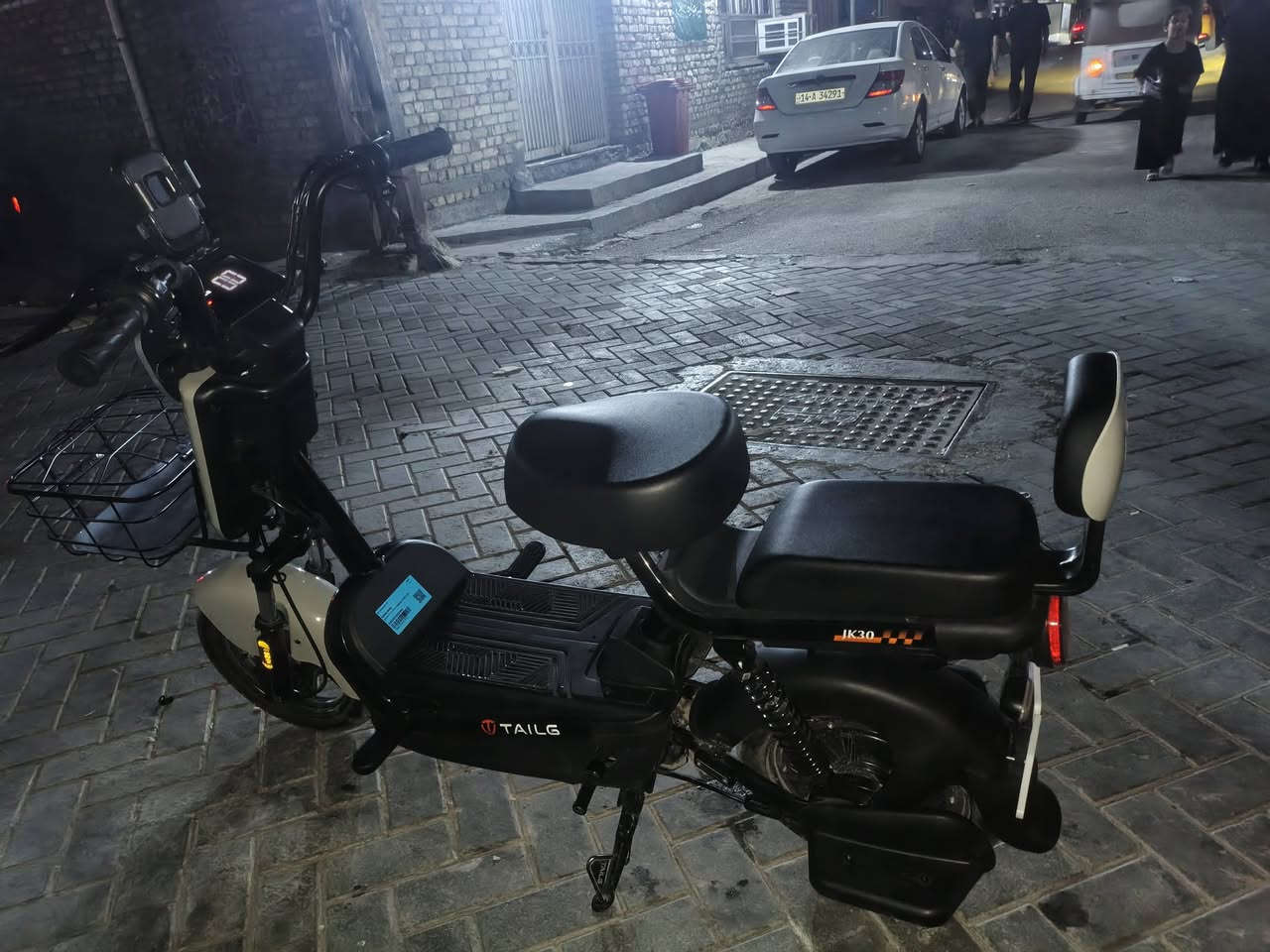 دراجه شحن للبيع
تالج حجم 14 
دراجه نضيفه 
بطاريات 4
ملف 500
اشاير اماميه خلفيه 
لايت عالي ناصي لايت خلفي 
سكليتر احتياطي داخل الدراجه
بصمتين سويجين
دراجه مستعمله شهر اخت  الجديده 
للاستفسار ***********
