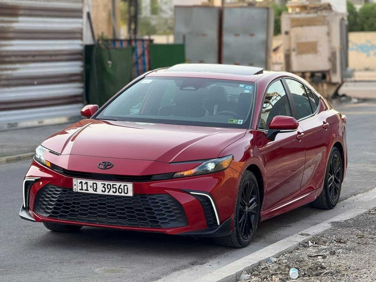 ﷽ 
تيوتا كامري هايبرد 2025 SE بلاص واد امريكي 

الون : ( احمر )

         حجم المكينه : هايبرد 2500 

المسافه المقطوعه : 1200 ميل 

 الضرر : صبغ جاملغ خلفي يمنه وحافة الصندوق موضح بالصور

                    الايرباك : سليم مطاك ولا ايرباك 

المواصفات 

1. شاشه 

2. بصمه 

3.شحن وايرليس

5. كشنات جلد

6. كشنات كهرباء  

7.ويل كب 

8. كامرا

9.هيترات بالكشنات

10. هندبريك بصمه

11.لايتات لد

12.قطعتين تبريد 

13.رادارات جانبيه

14.فتحه 

15.حساسات خلفيه

 16.جاهزه و مرقم بغداد

سعر السياره : 255$ و بيه مجال

☎️ ***********  بيه وات ساب تحياتي
مكان السياره بغداد الزعفرانيه
