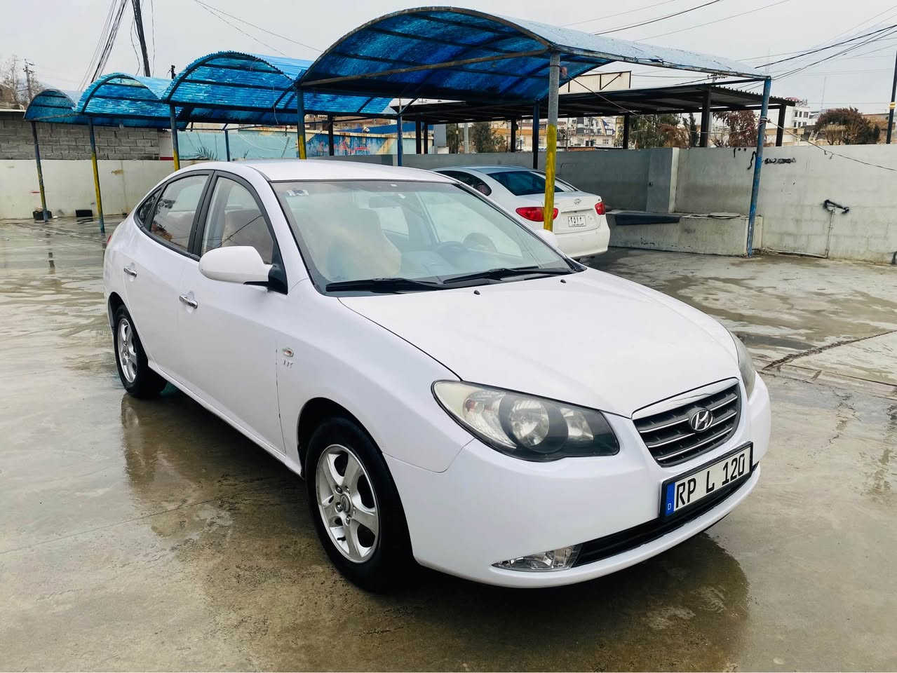 ئافانتي مؤديل 2010
فول فول مواسه ڤات 
ته نها سلايت نيه
كوشن هيته ر شاشه
ئاوينه كاره باي ته بريت له مس
سه ياره كه تابلي لؤكه 
١٤٠رؤيشتوه قوپانوشوختي نيه
وه سف ناكري له جواني ماشالله ي دوي
***********
*********** رانية, السليمانية
