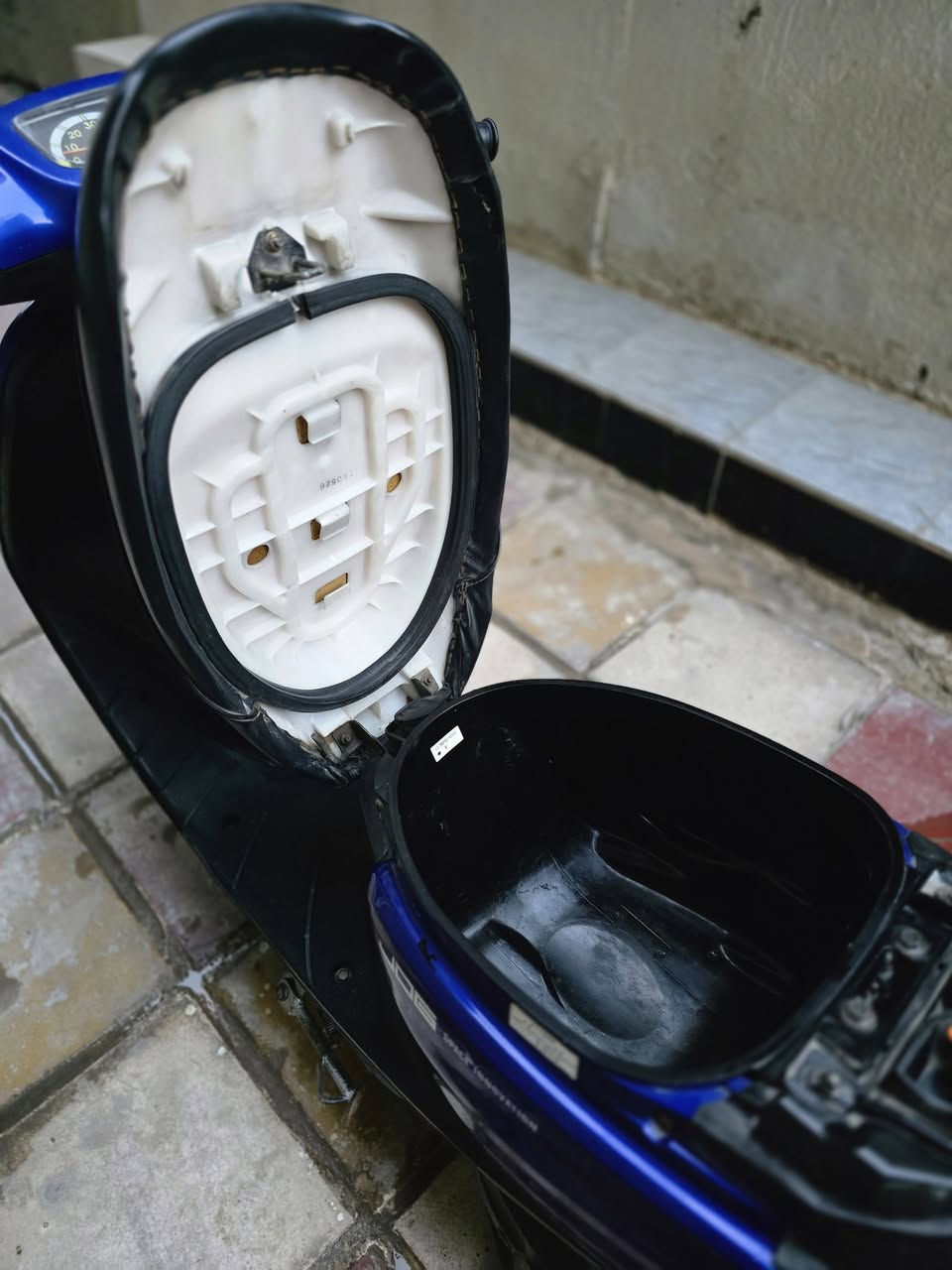 السلام عليكم دراجة منغولي لون ازرك مكفوله دراجه قبل فتره مطلعها من الحاويه مكان ناصريه مركز ***********
