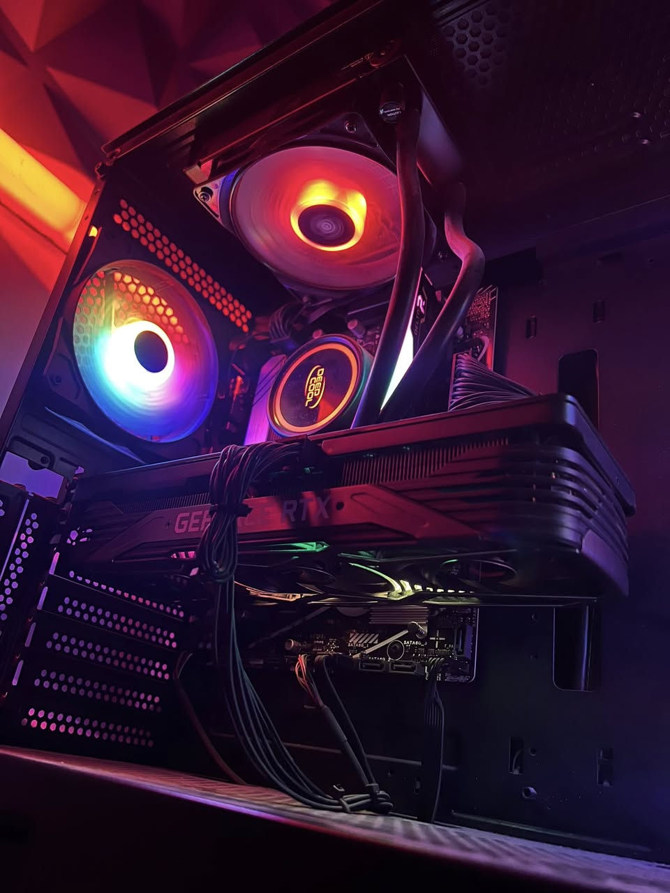 السلام عليكم تجميعة كيس وشاشة للبيع 

مواصفات الكيس 

i5-12600kf

B760 m-K ASUS 

RAM 16gb 3600MhZ

RTX 3070TI 8gb 🔥

SSD 1T 

مبرد مائي 120mm

Case 4FAN RGB 

وشاشة MSI  
180HZ 
IPS
FHD
24

مجموع السعر كيس وشاشة 

مليون و250 الف دينار ♥️

بغداد الدورة 
***********
