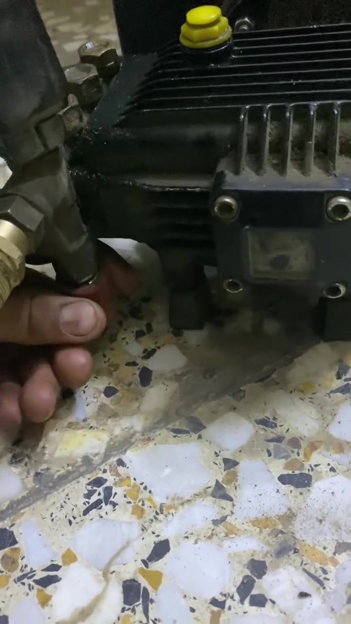 السلام عليكم ضاقطه لبيع كامل لخير ماطور نحاس سنكل كلش قويه 2 احصان مال محطات او منزليه تريده أبيعك كامله مع صونده 25 متر  دبل سيم مسلح ومسدس ابو نوزلاك سعره 150 قفل قفل قفل  مكاني بلديات صحفيين رقم الهادف ***********
