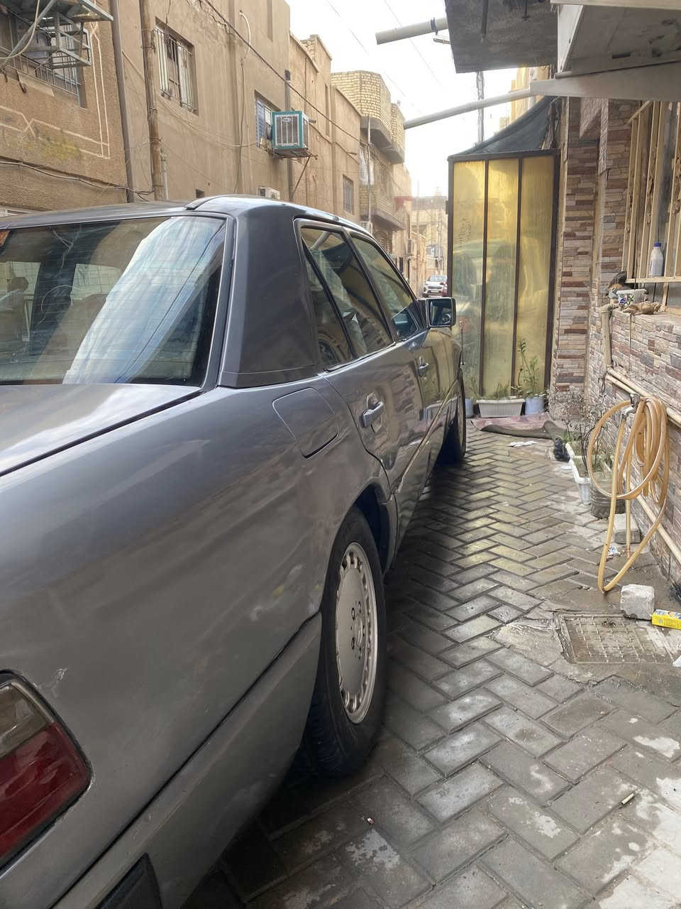 السلام عليكم
مرسيدس دب E300 للبيع
موديل 1988 
صبغ عام جمالية
محرك بلاد عنكبوت قبق اسود 
سلايد طگتين شغال 
رقم بغداد بأسمي تحويل ثاني يوم
سعرها 60 وبيها مجال 
للإستفسار ***********
