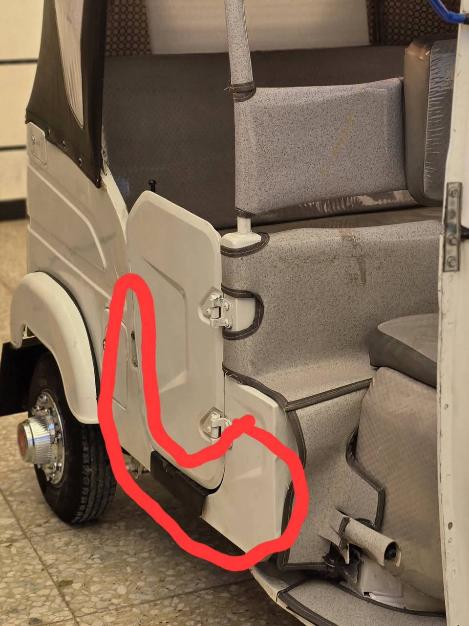 السلام عليكم تكتك للبيع2021شهر ال11  رقم وسنوية انكليزي تحويل ثاني يوم  كشر يخبل لغود. وصفاح موس. عدة هاي الضربة الي مئشر عليهة ومعمرينهة مكينة بوشة وبستم اكفلهة الك من الشرك خير من الله تراي مال زيرو تخم تاير جديد سفريات اصليات دوشمة بوصلات كبات  التكتك جاهزة عل اخير مكاني بغداد سبع قصور ***********
